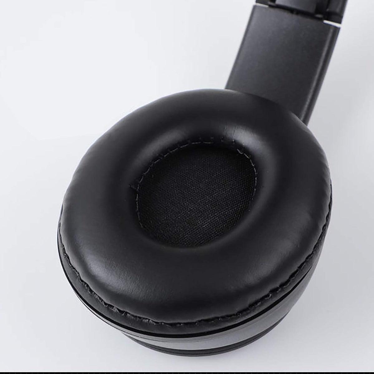 Cuffie Wireless P47 con Bluetooth, Design Compatto e Funzionalità Multiuso