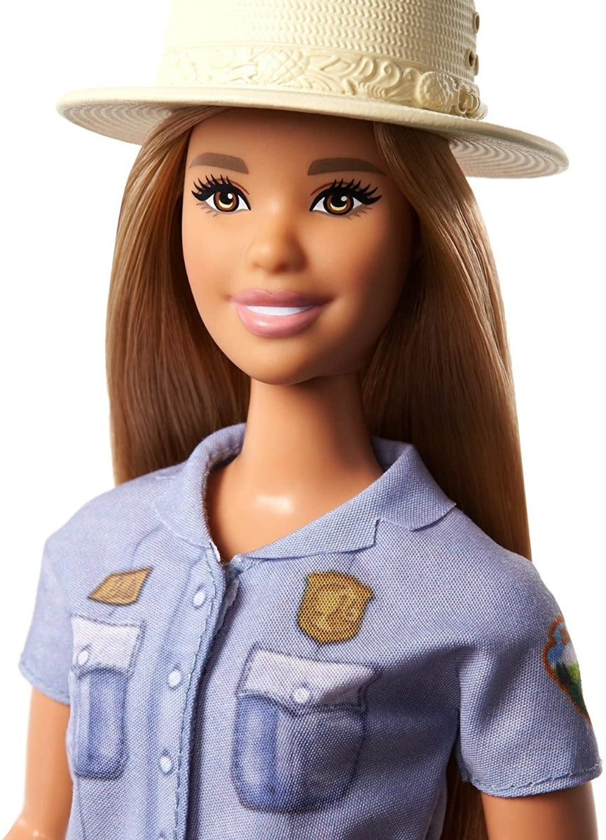Barbie - Bambola Park Ranger Bionda Curvy Giocattolo da 30.5 cm con Vestito e Cappello di Paglia